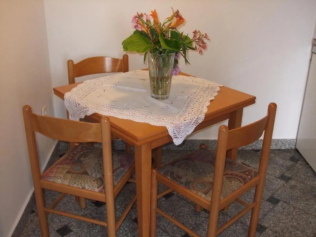 Apartments Vesna Ičići 0*,